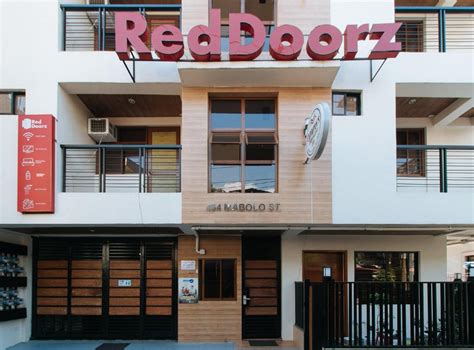 RedDoorz Plus near BGC Mall, Manila (updated prices 2024).